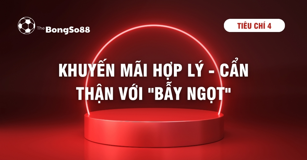 Bục sân khấu màu đỏ với vòng neon và dòng chữ "Khuyến mãi hợp lý - Cẩn thận với 'Bẫy ngọt'" của The BongSo88.