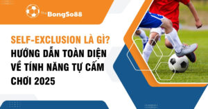 Cầu thủ bóng đá tranh bóng và tiêu đề "Self-exclusion là gì? Hướng dẫn toàn diện về tính năng tự cấm chơi 2025".